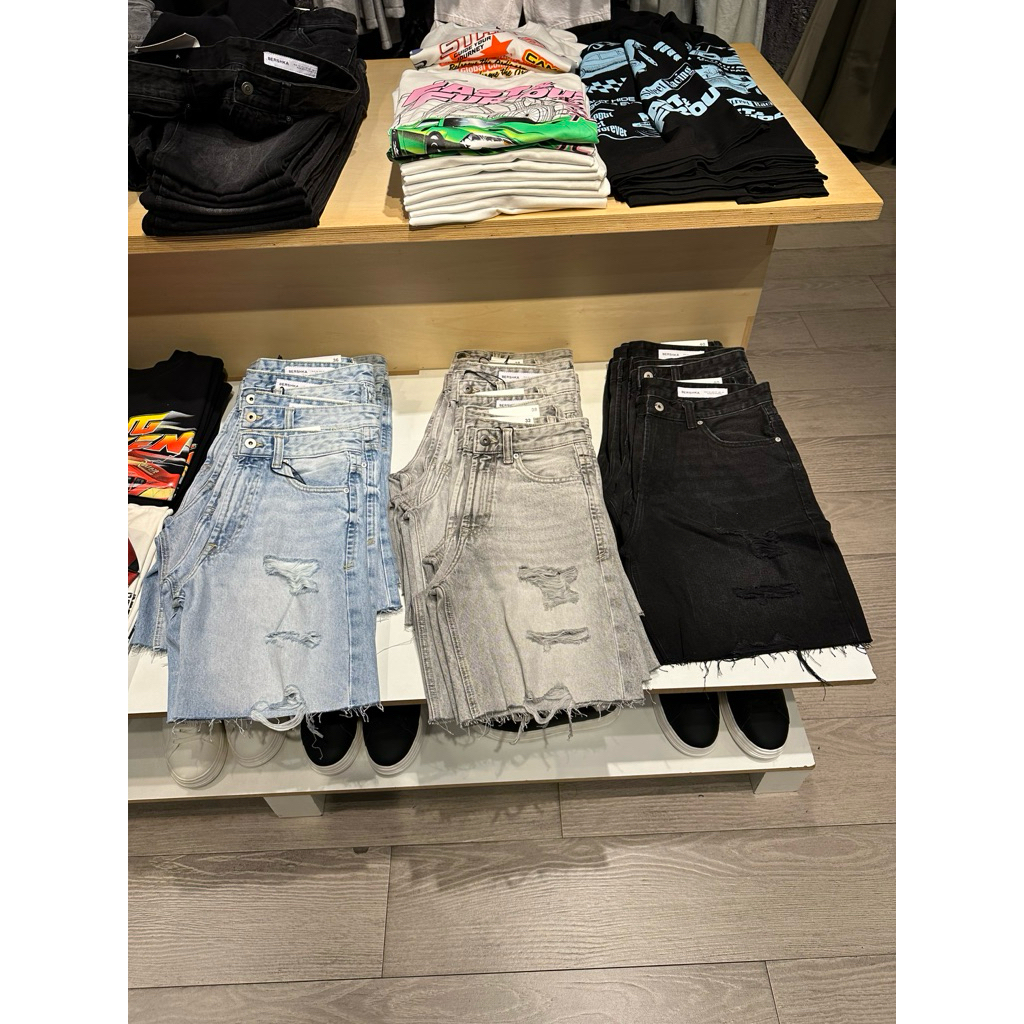 Celana Jeans Pendek Ripped Sobek Bershka