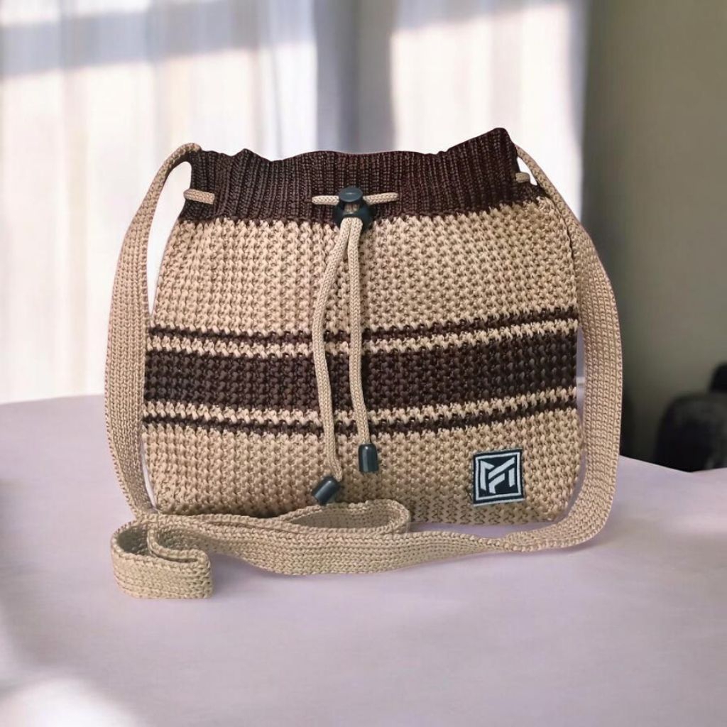 Tas Selempang Wanita Rajut Serut Lebar Muat Hp dan Dompet Terbaru 2025 Simpel dan Elegan