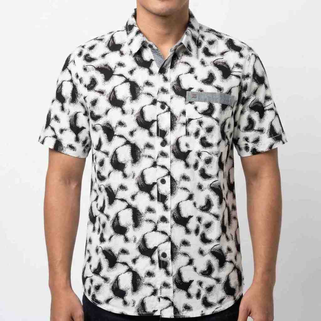 Emba Kemeja Motif Pria Lengan Pendek – Batik Stylish, Nyaman, dan Siap Tampil Rapi