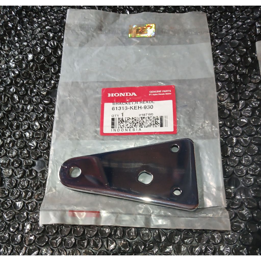 61313 KEH 930 BRAKET KUPINGAN LAMPU DEPAN MEGAPRO LAMA HIU TIGER LAWAS KANAN ORIGINAL AHM