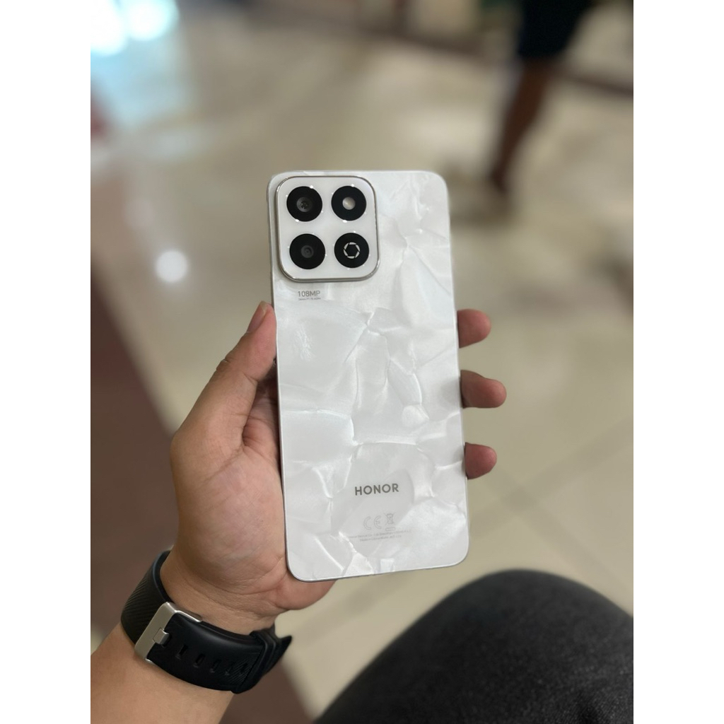 Honor X7c 4G 8/256gb hp charger bukan bawaan tapi naik bagus. Support NFC