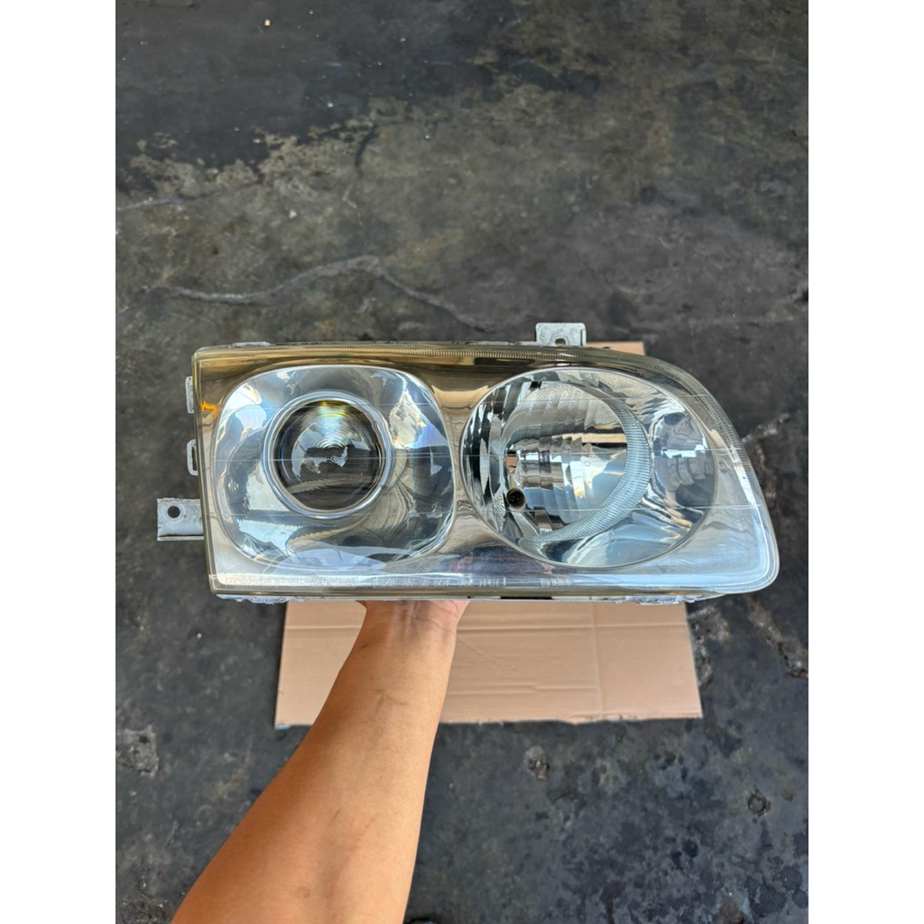 Headlamp lampu depan hyundai trajet kanan original