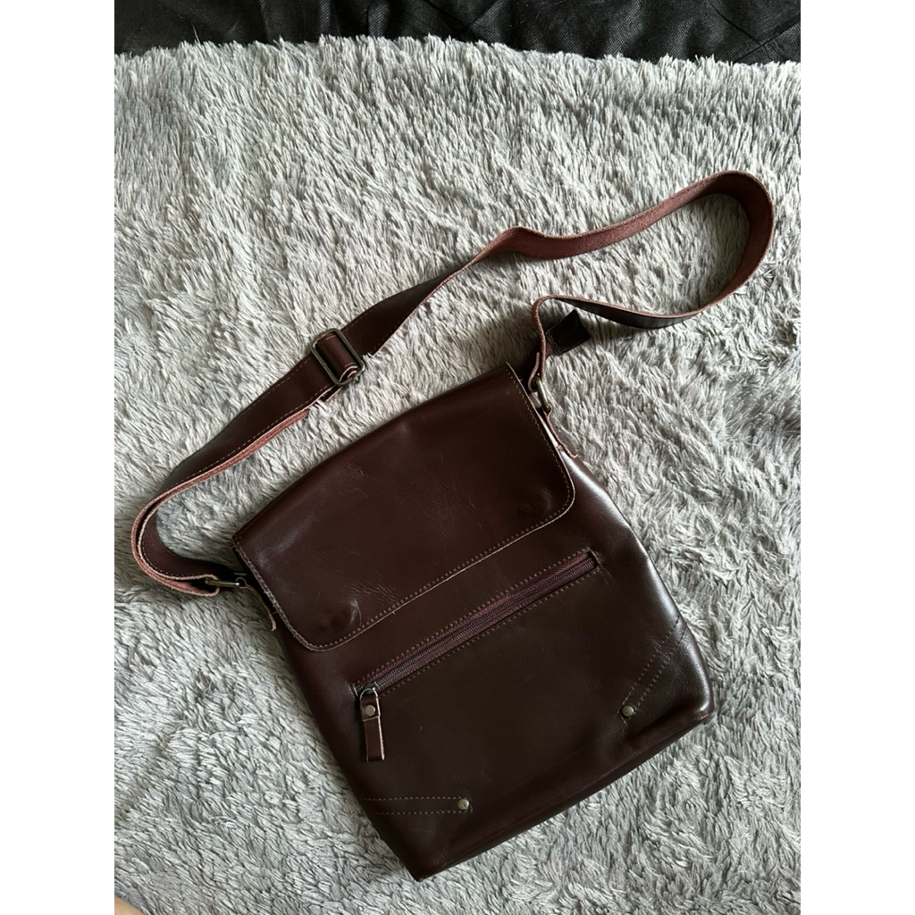 Sling Bag Leather Pria Preloved