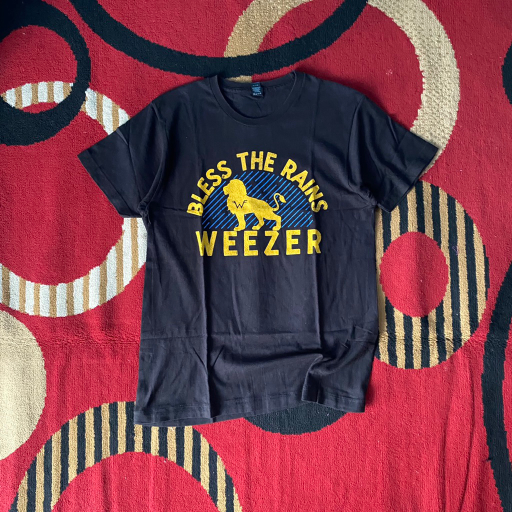 Kaos Band Weezer Official Merchandise ‘Bles the rains’