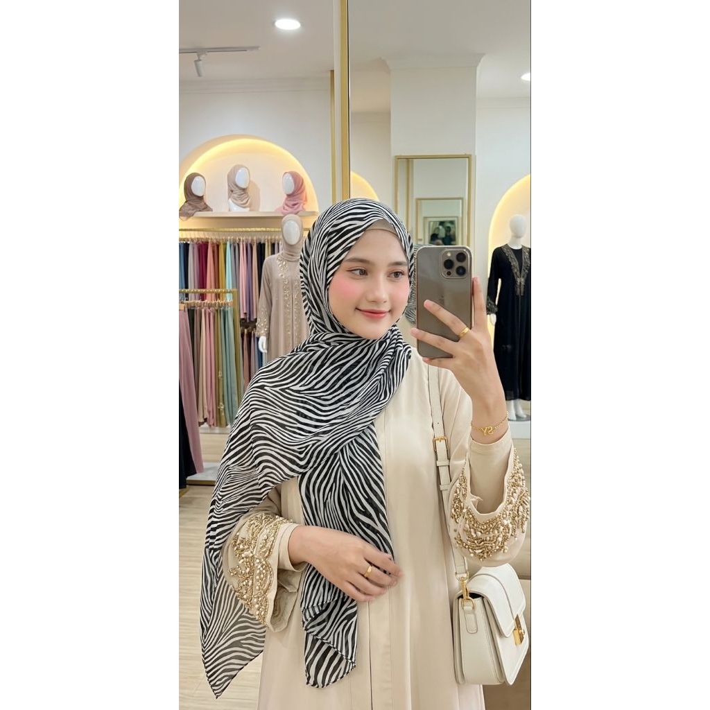 Hijab pashmina panjang motif zebra terbaru mudah di bentuk