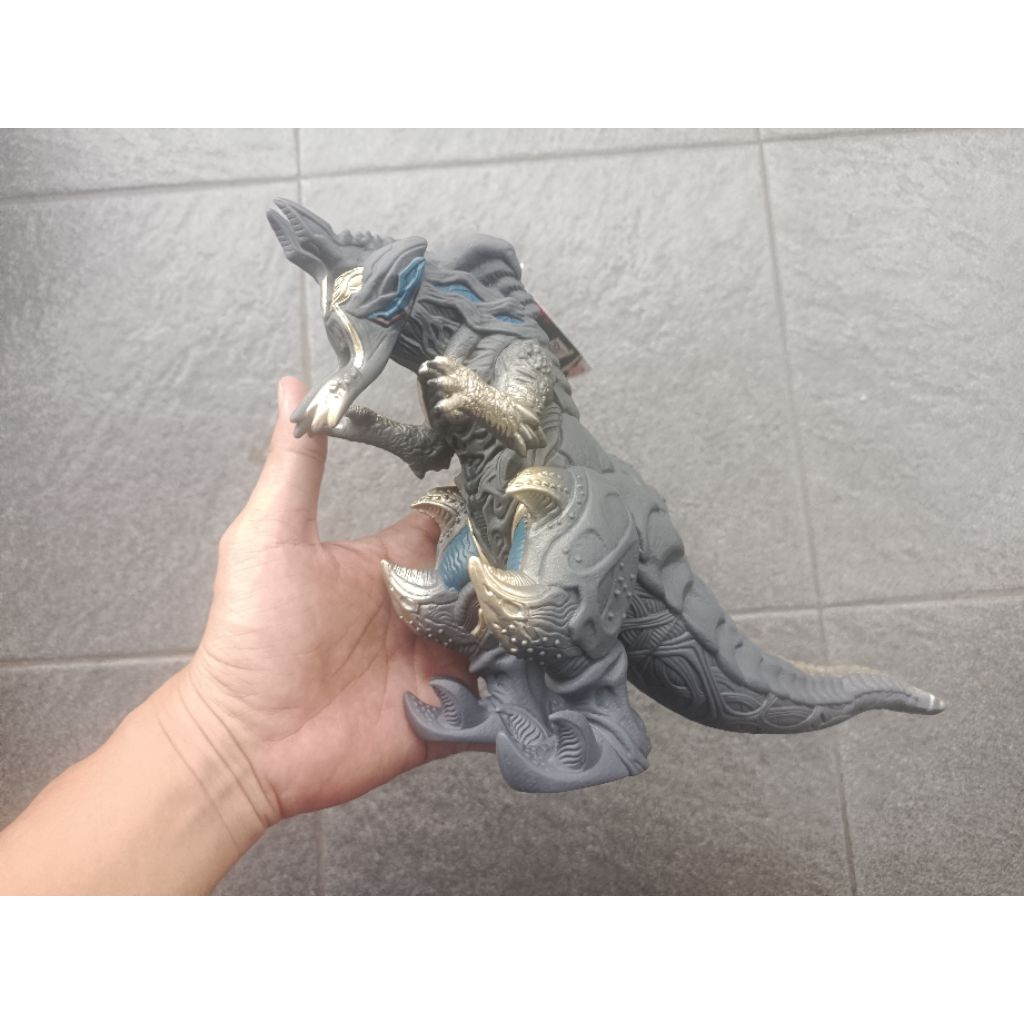 monster ultraman tiga bandai