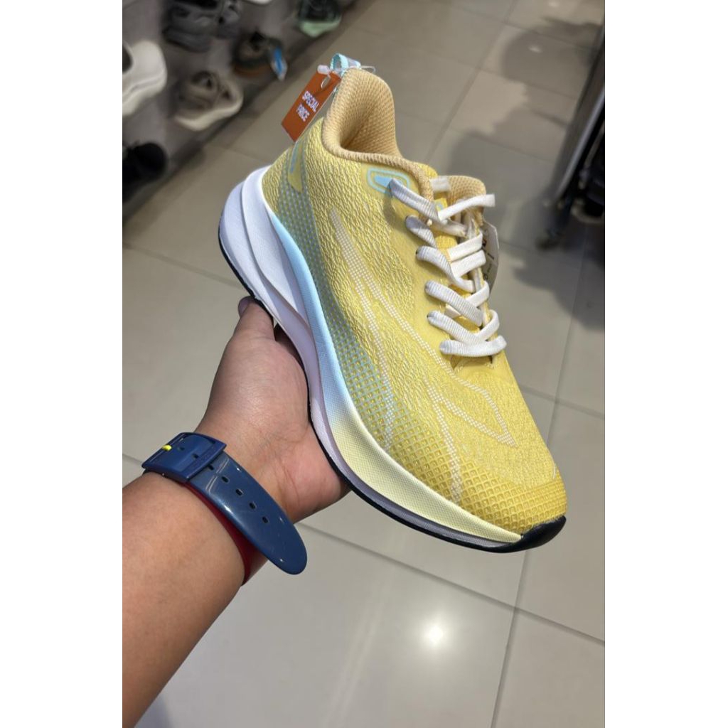 diadora running shoes