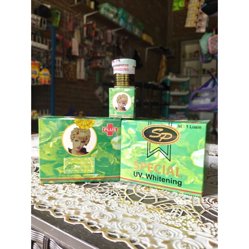 Cream Wajah SP Hijau - Mencerahkan, Melembapkan, Mengurangi Flek Hitam