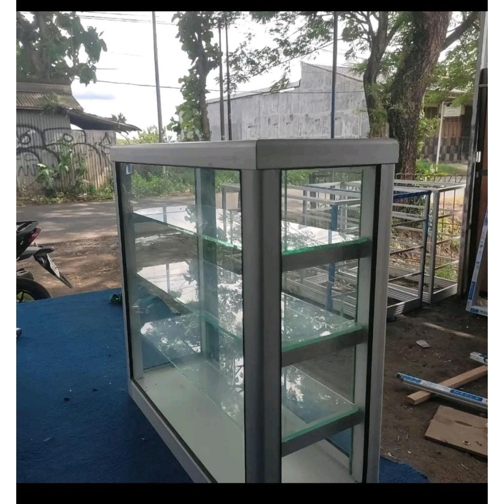 etalase kecil