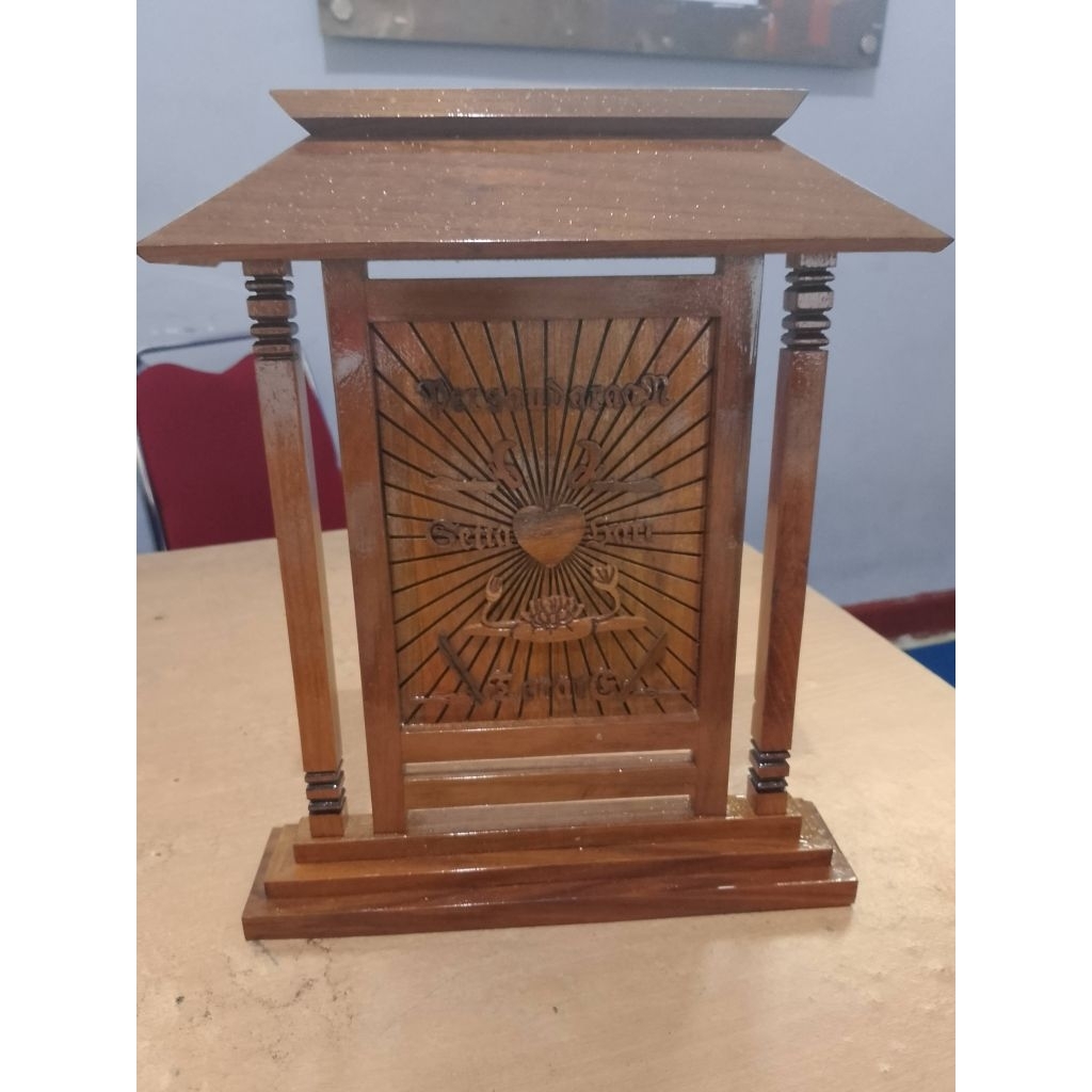 Tugu Psht Bahan kayu jati