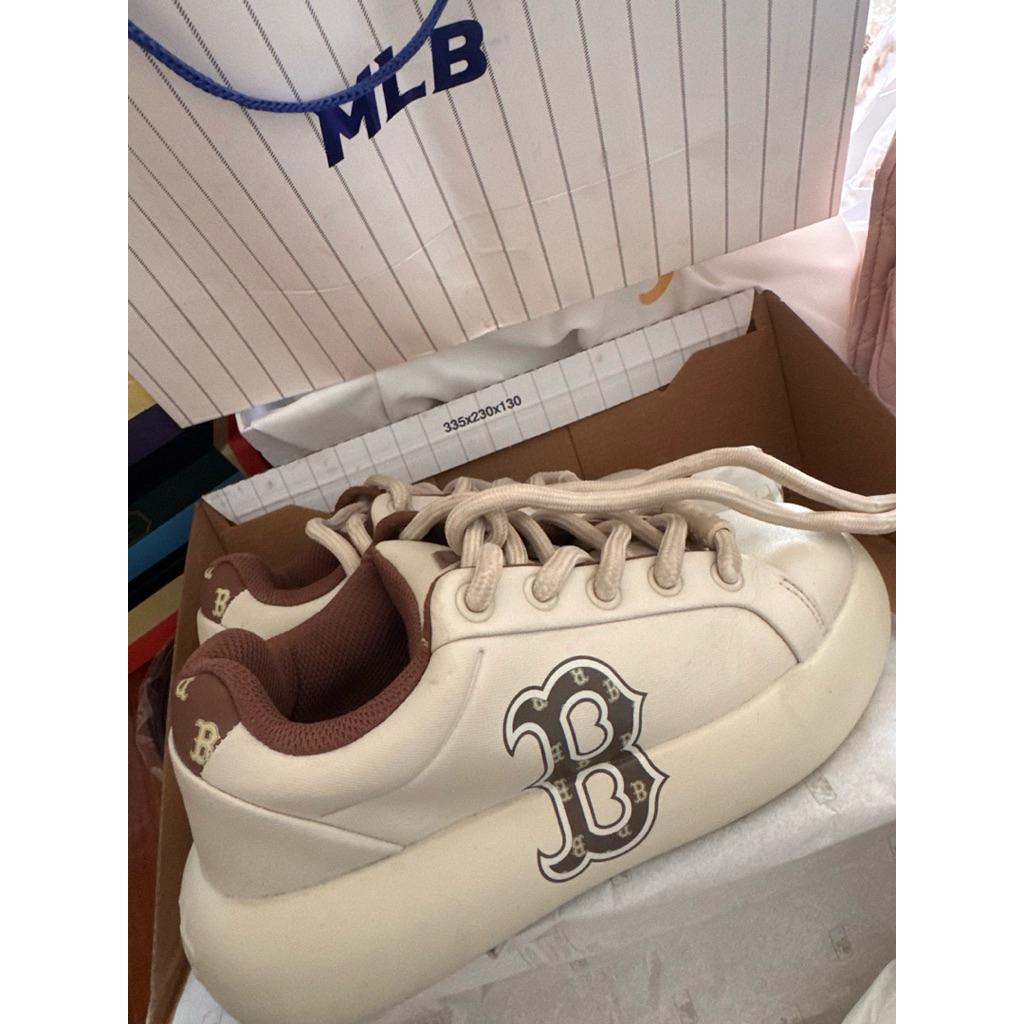 Preloved sneakers MLB