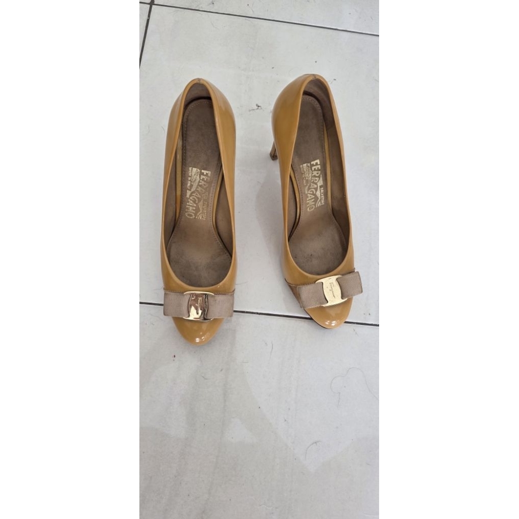 FERRAGAMO yellow heels ORIGINAL