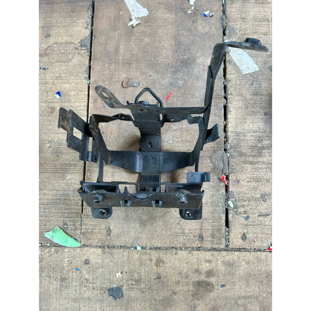 Breket wadah aki bok aki Honda Vario 110 karbu old Vario kebo original