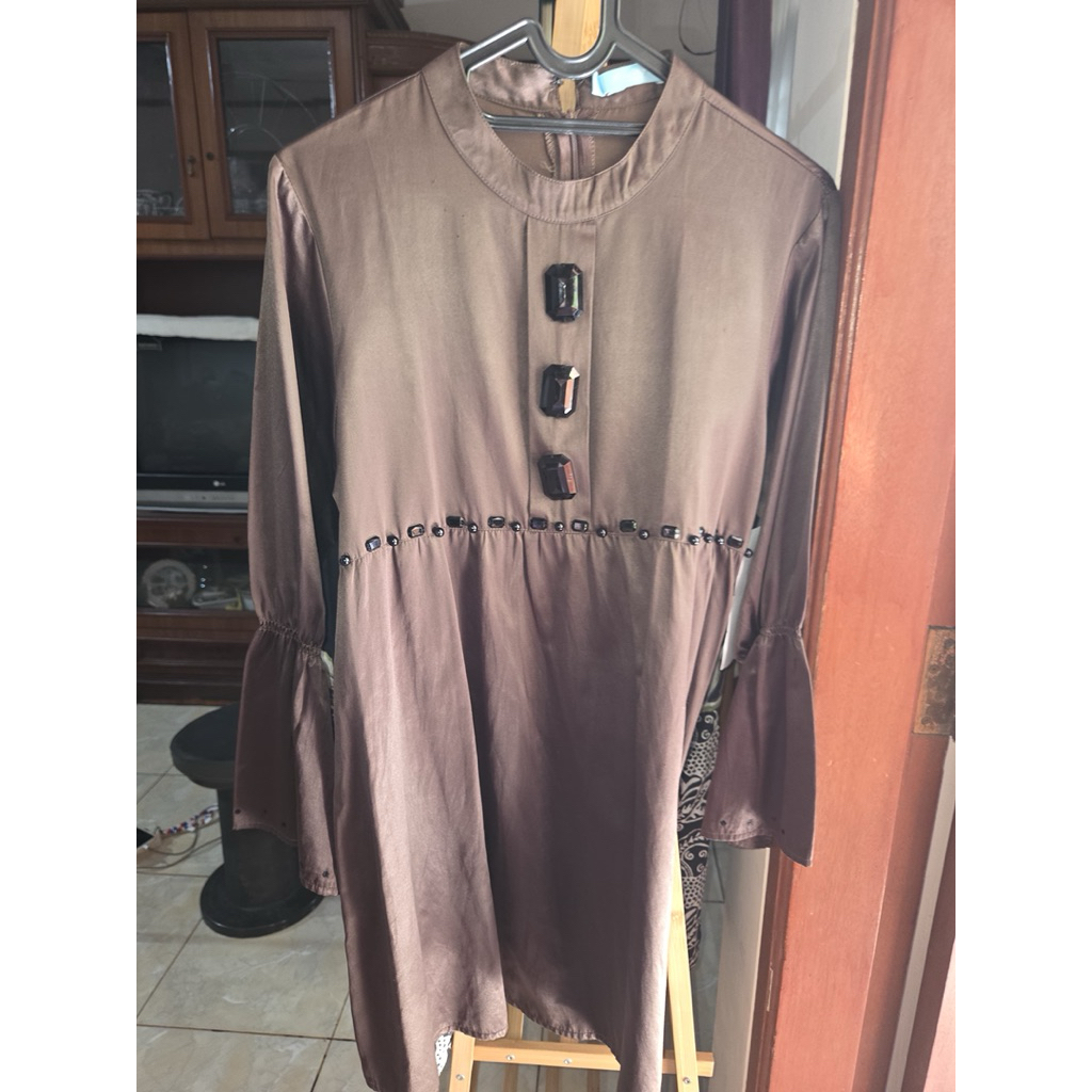 atasan wanita coklat tua