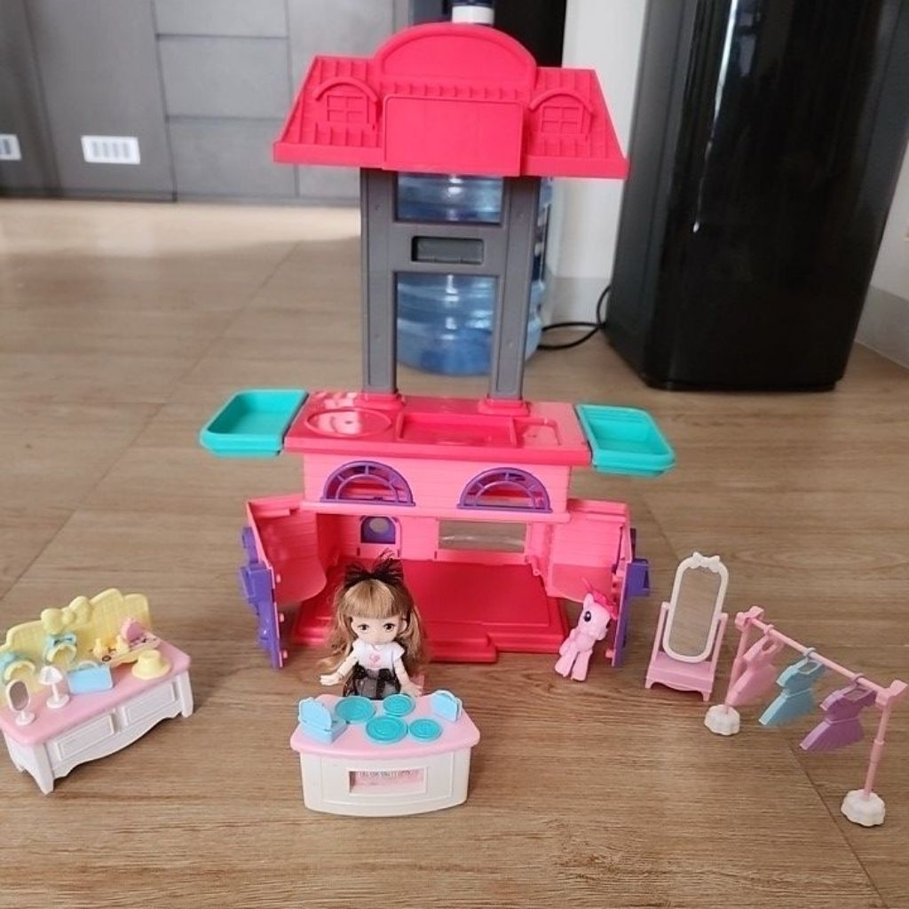 Set rumah barbie beserta barbienya