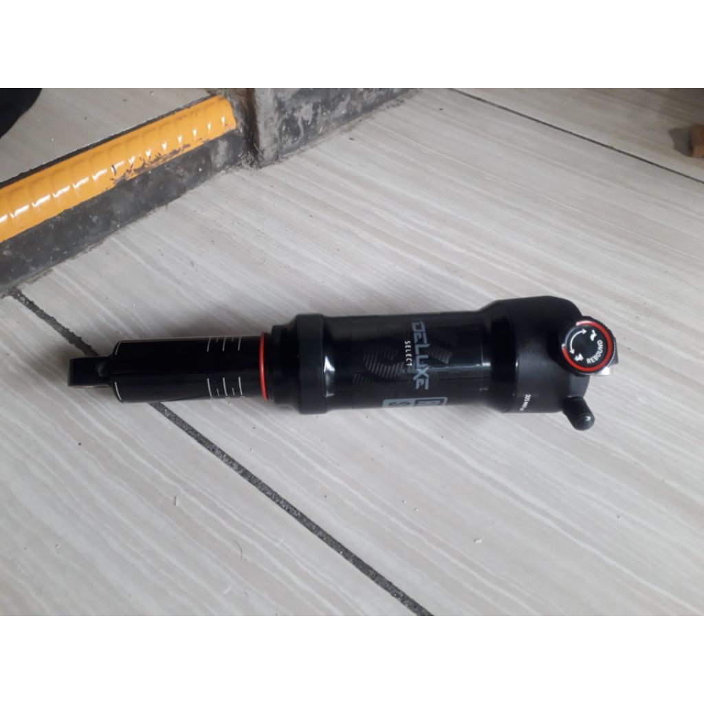 Rearshock rockshox deluxe