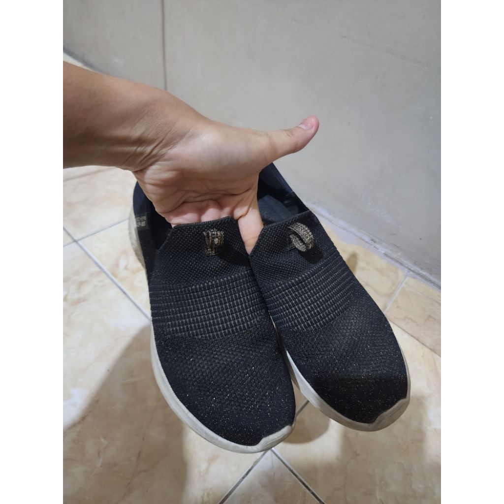Skechers Original Sepatu Wanita Slip Ins Feet- Preloved
