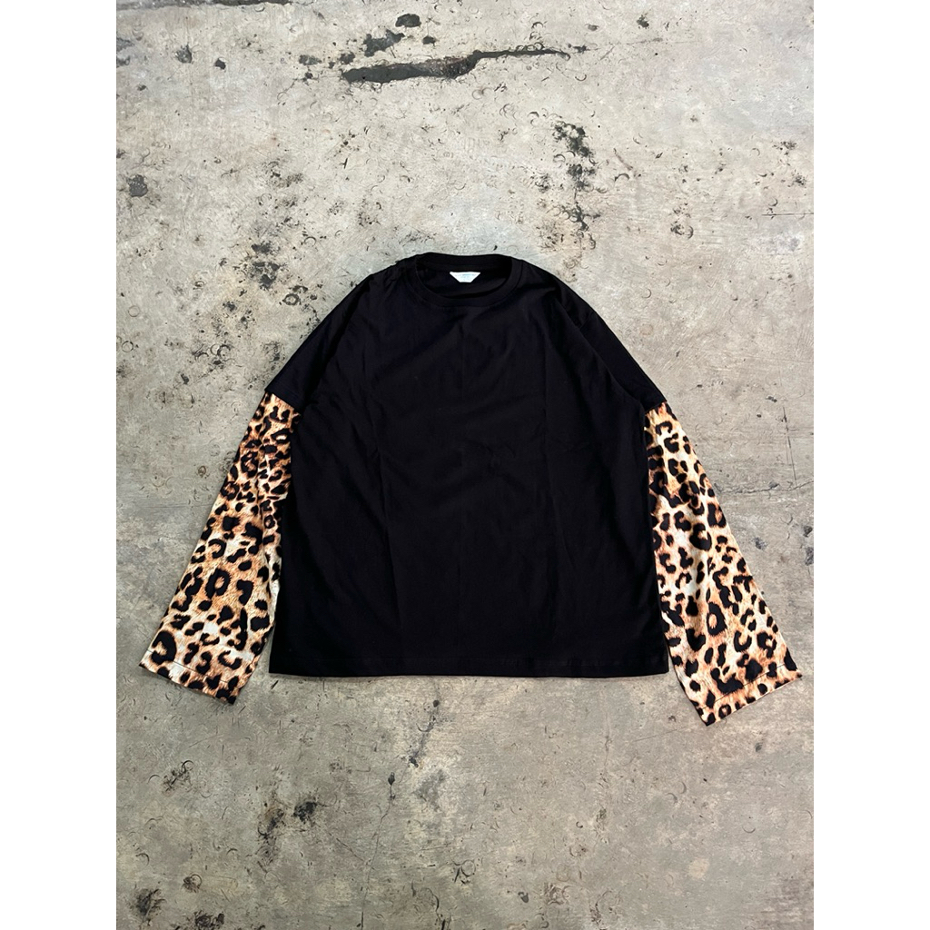 Layered Leopard Black Tshirt Kaos Polos Hitam Motif Leopard