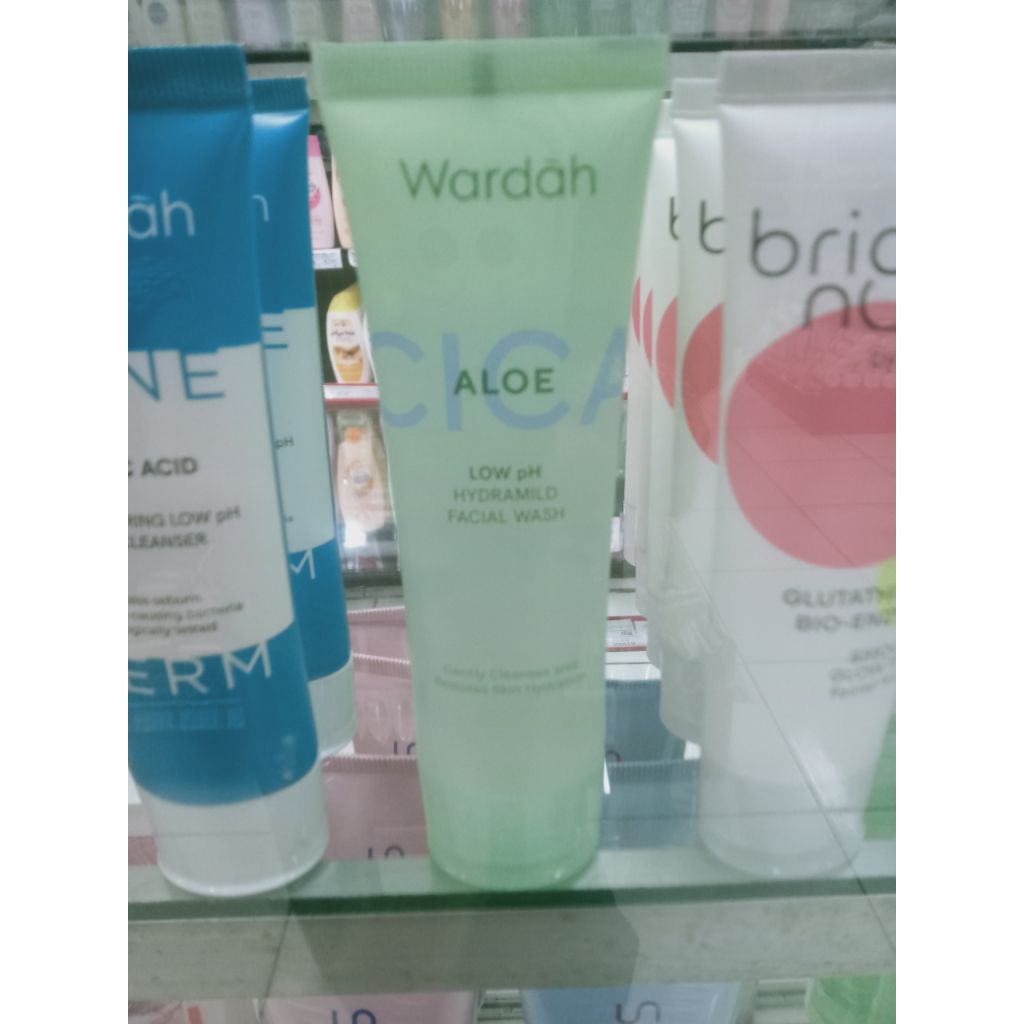 Wardah Aloe vera facial wash & wardah aloe vera multifungtion gel
