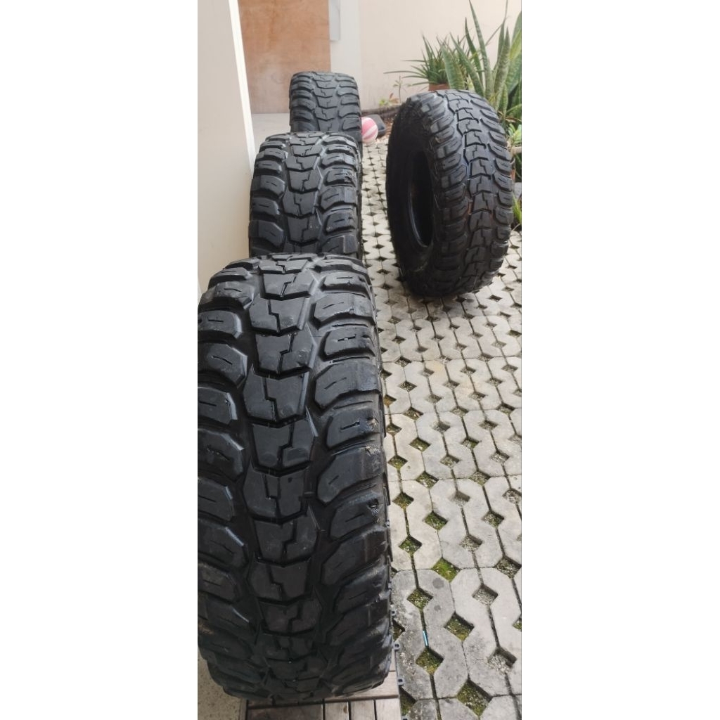 Ban Offroad KUMHO MT 33 x 12.5 x R15 Hardtop jimny taft feroza hiline (2nd) Bekas