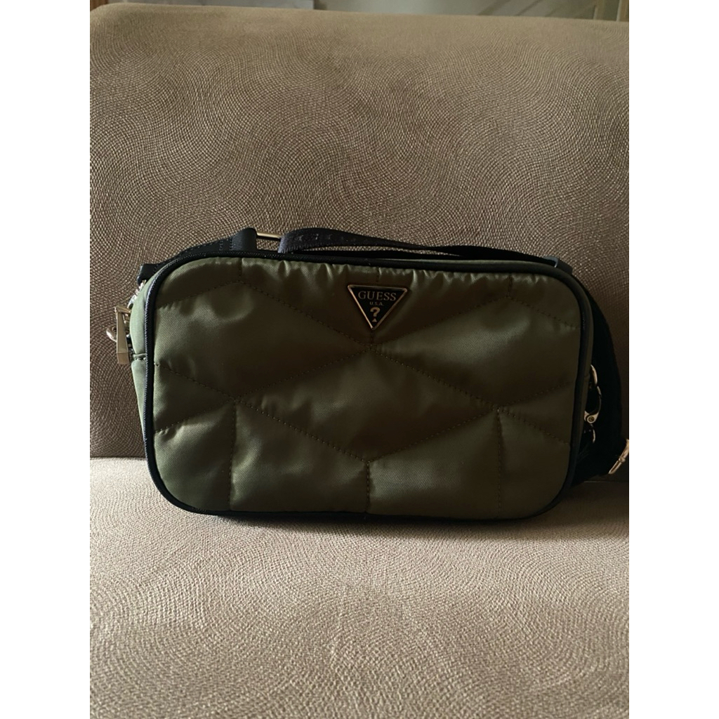 tas guess preloved camera bag