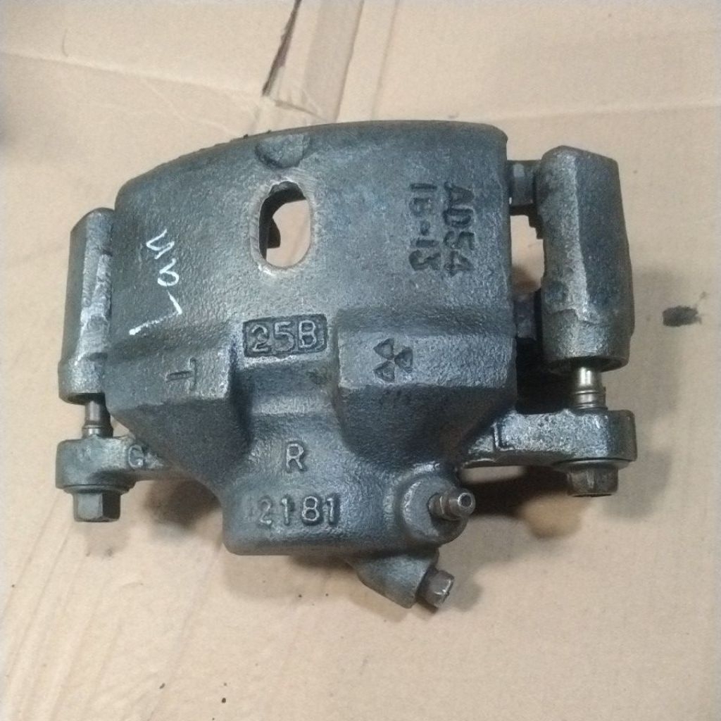 KALIPER REM DEPAN MITSUBISHI LANCER DANGAN COPOTAN ORIGINAL GARANSI