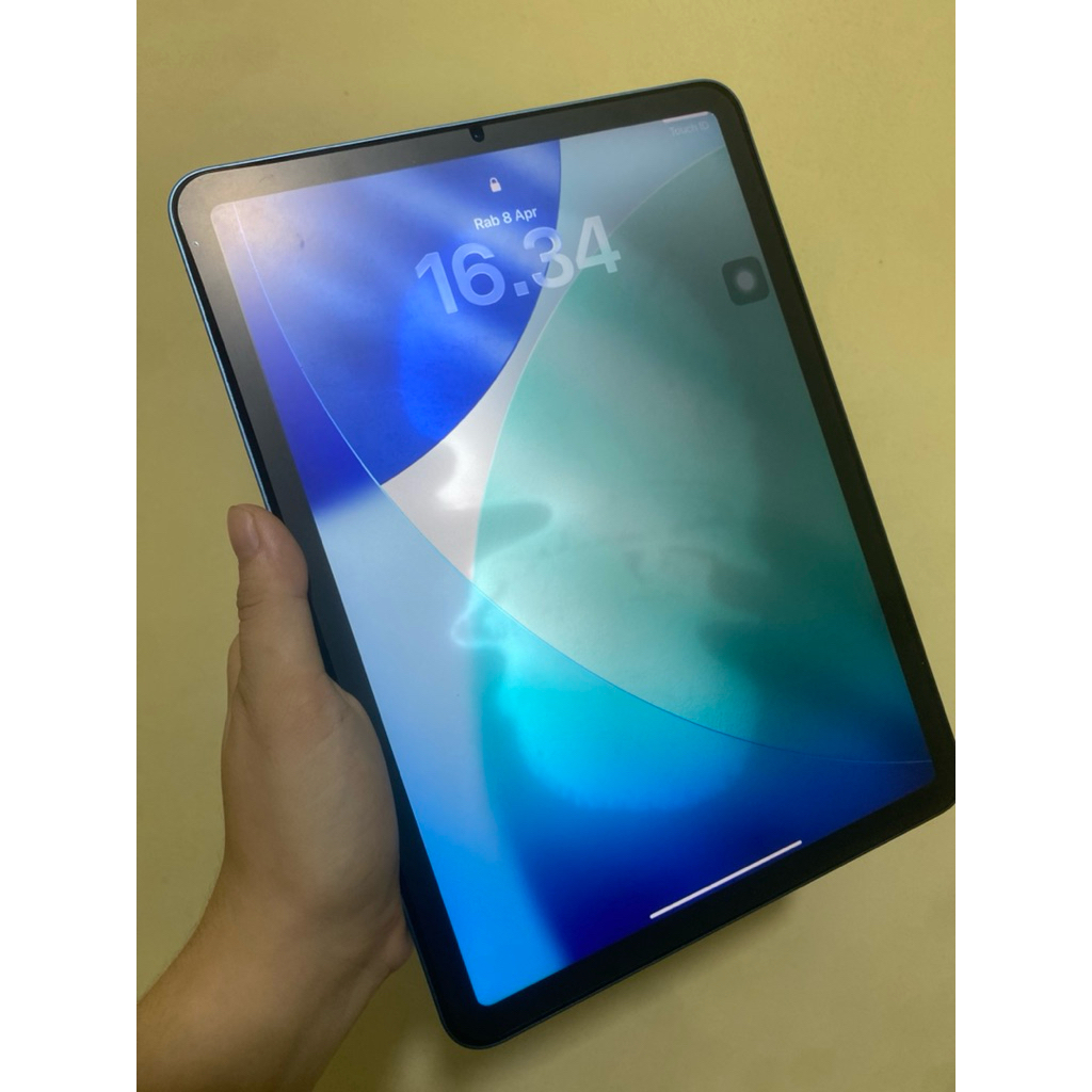 Ipad air 5 64gb inter wifi only minus whitespot