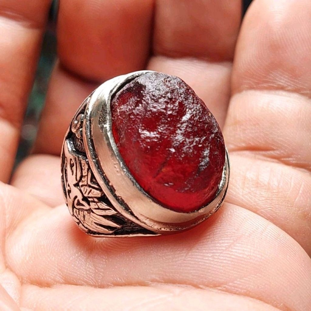 Cincin batu meteor merah / meteorit merah siam