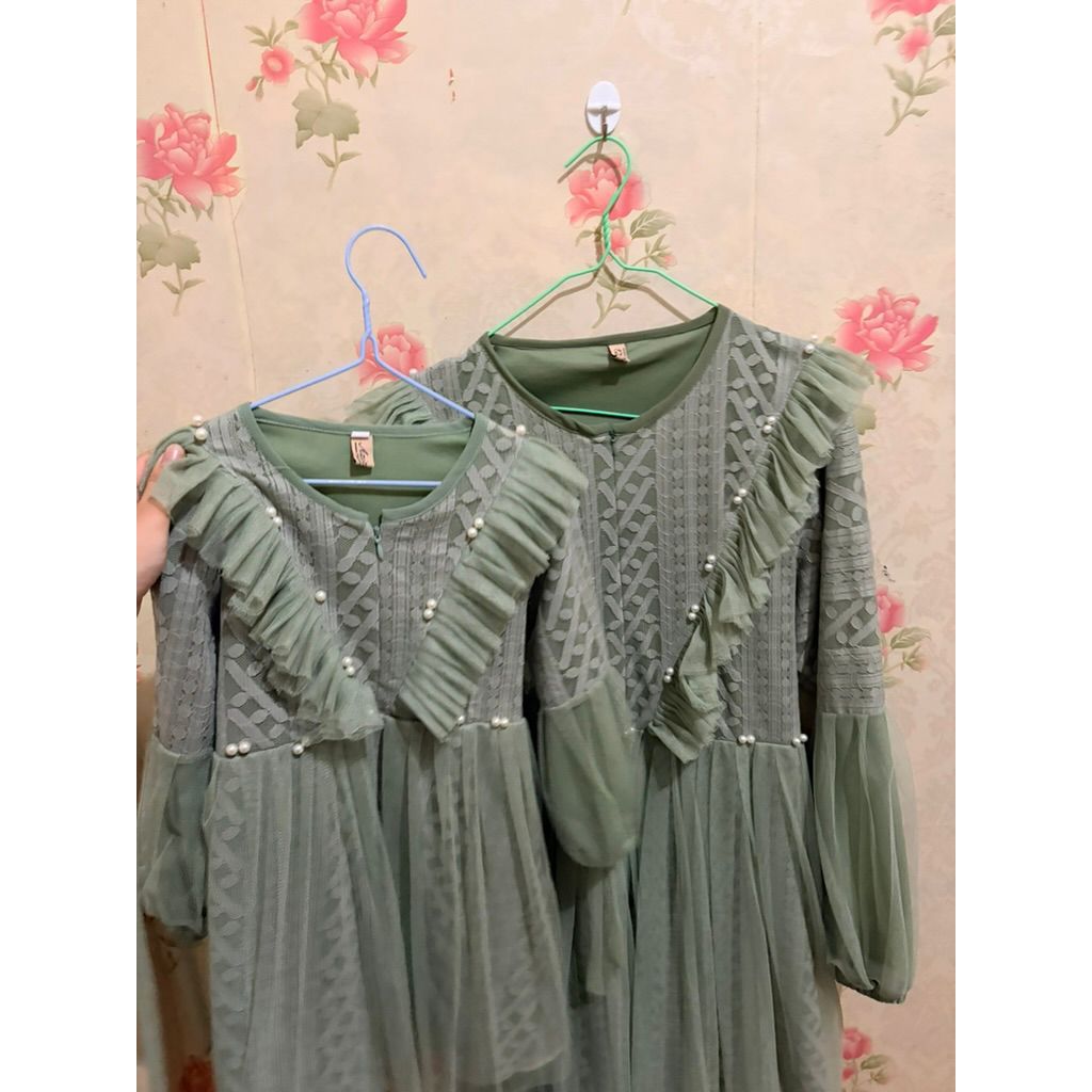 Preloved Dress lebaran hijau sage couple ibu anak 2-4 tahun