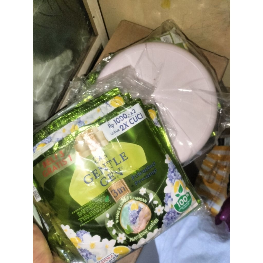 Gentle Gen Renceng Hijau - Deterjen Cair Lembut 16 Sachet