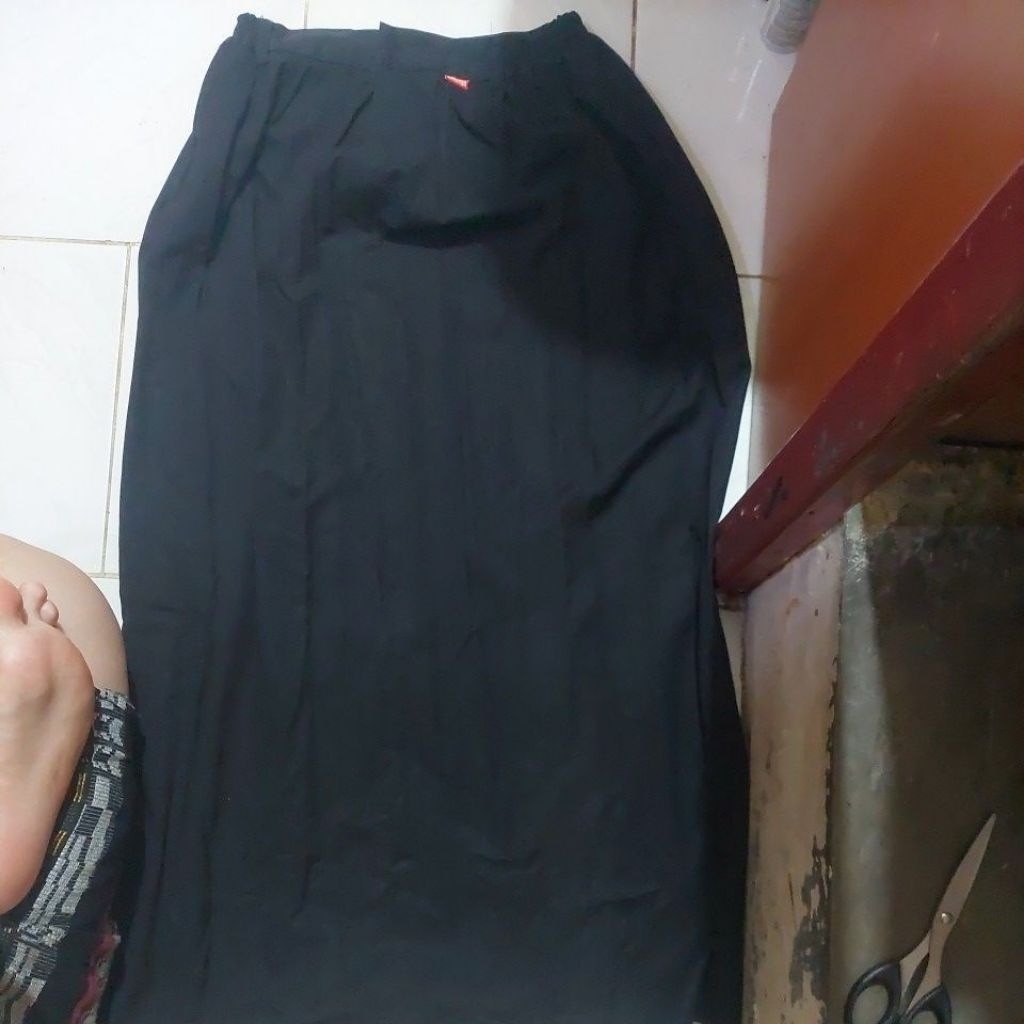 preloved rok hitam sma