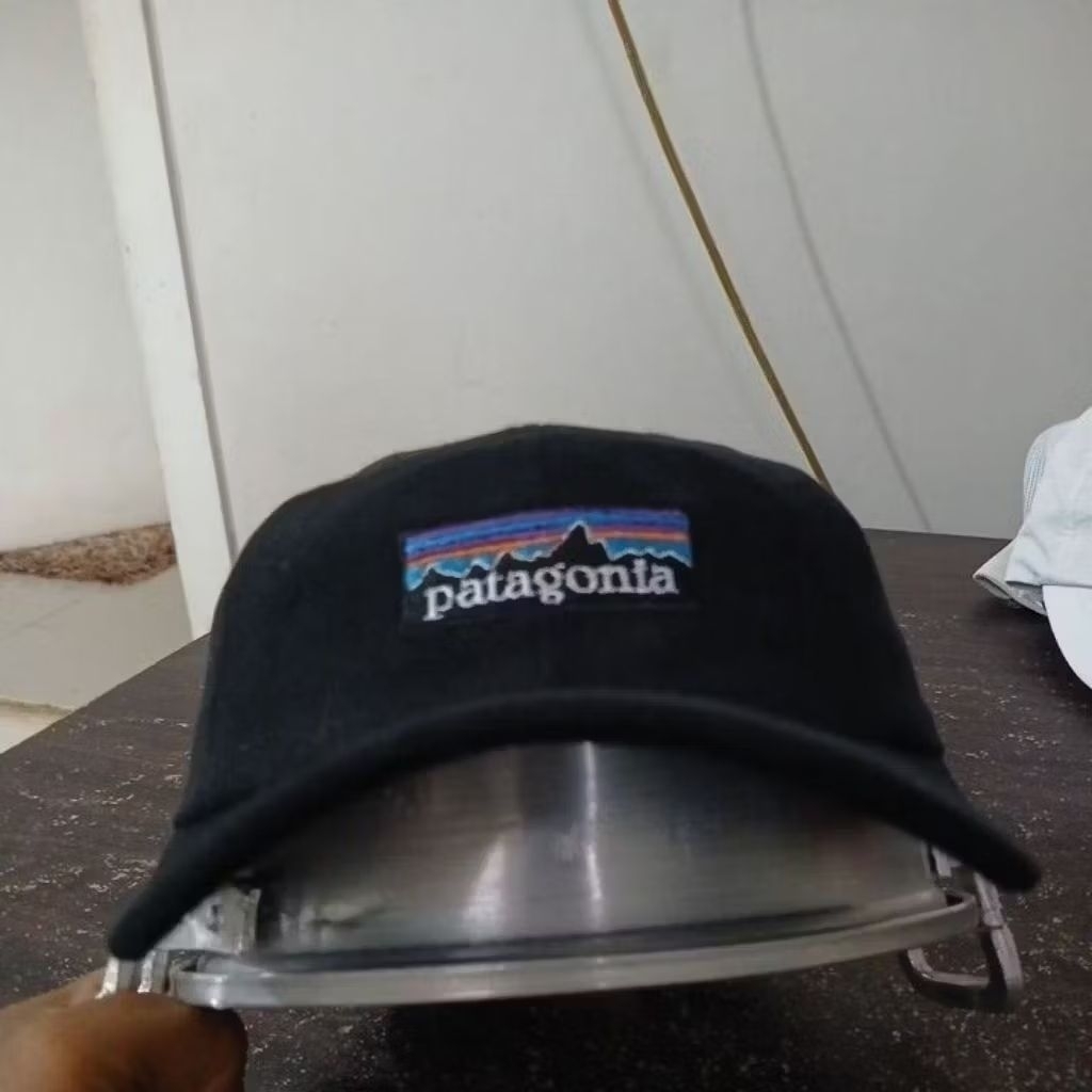 Topi baseball bahan katun denim lembut Warna hitam pekat logo bordir halus PATAGONIA second allsize 