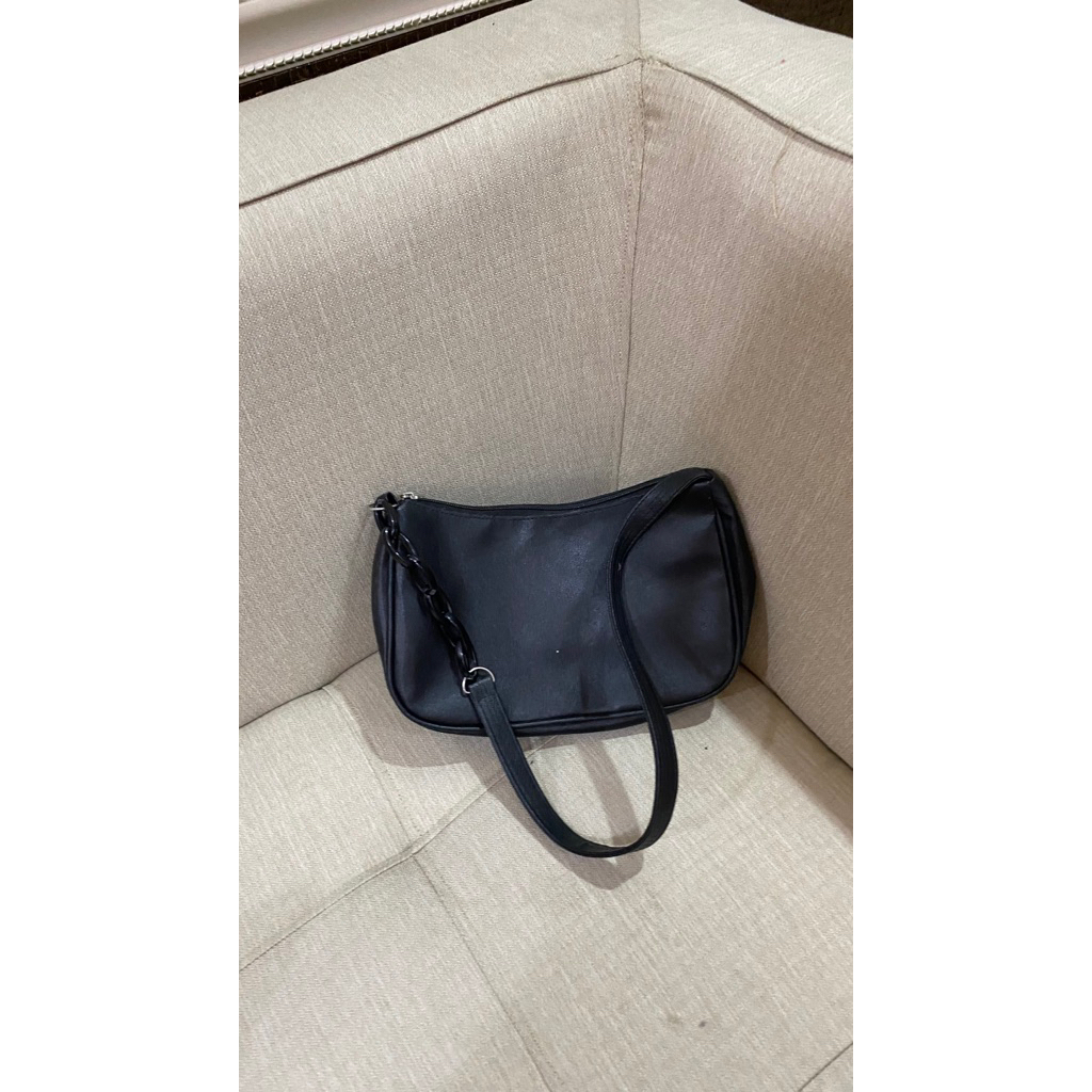 tas hitam rantai