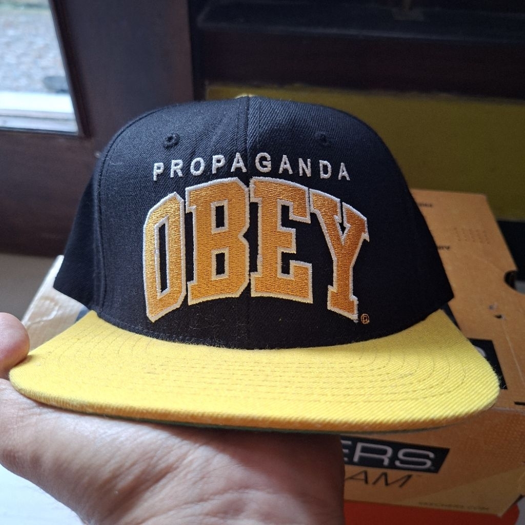 obey topi