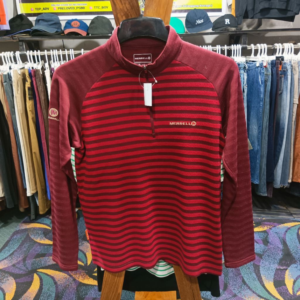 baselayer MERRELL motif garis size M casual bagus