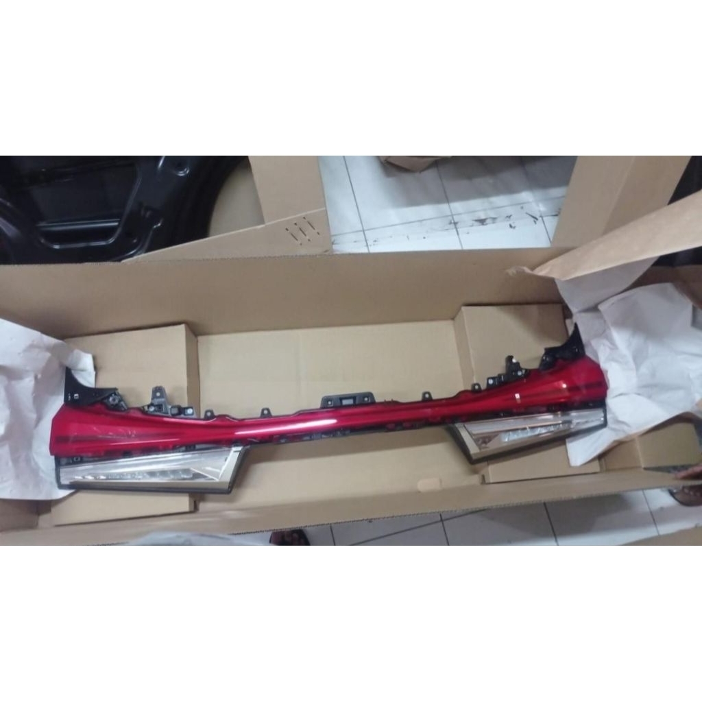 lampu reflektor bagasi toyota lexus LM350 LM300 H original 81580-58450