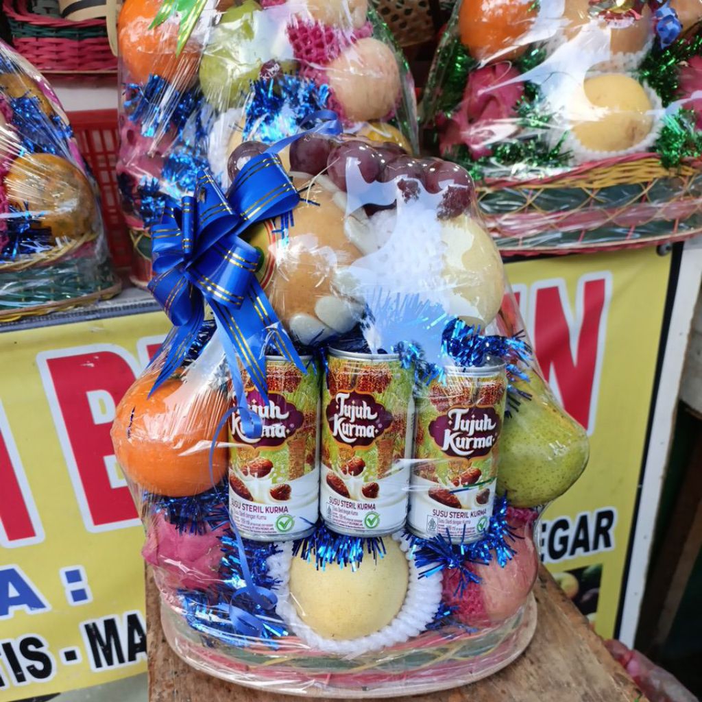 parcel buah segar mix 7 kurma
