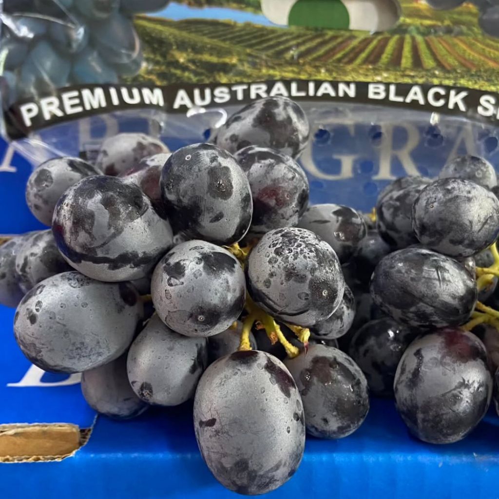 Buah Anggur Autumn Black Royal ( 1Kg ) Fresh manis / Buah Anggur Hitam Autumn Royal - Eka jaya