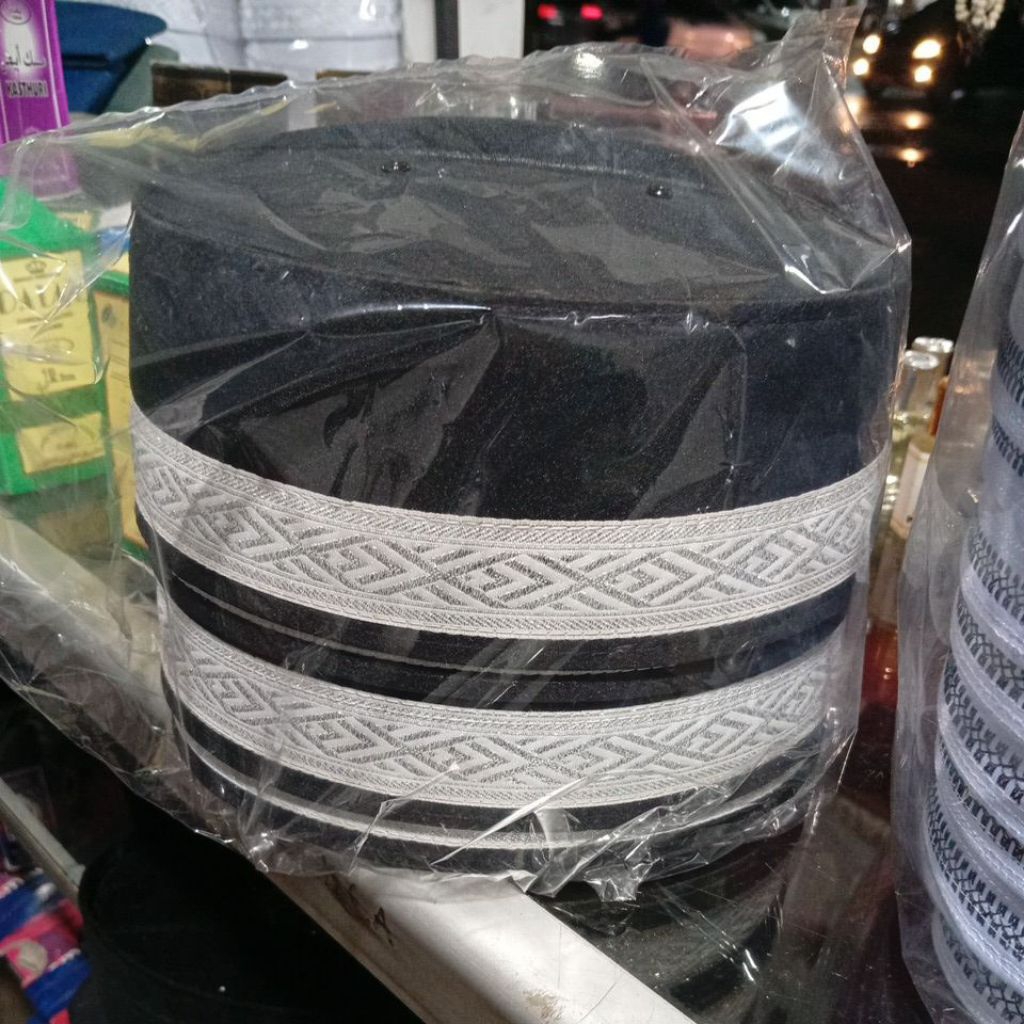 Songkok Peci Kopiah Bugis Oval Hitam Kuning Size Dewasa Bisa Untuk Imamah digunakan Formal dan Non F