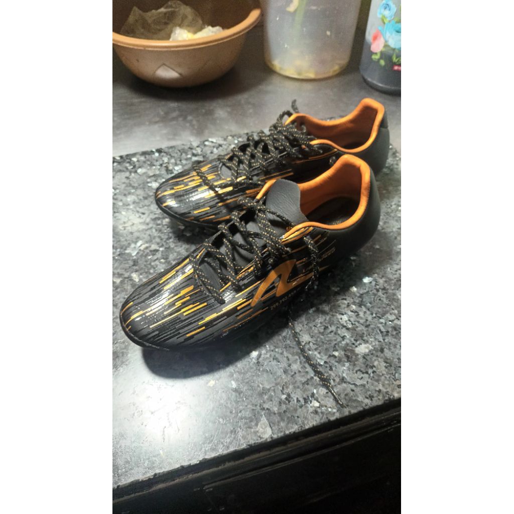 sepatu bola specs ls reborn