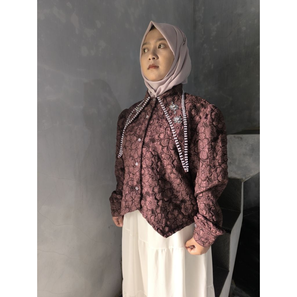 Blouse Wanita Elegan Motif Bunga Korea