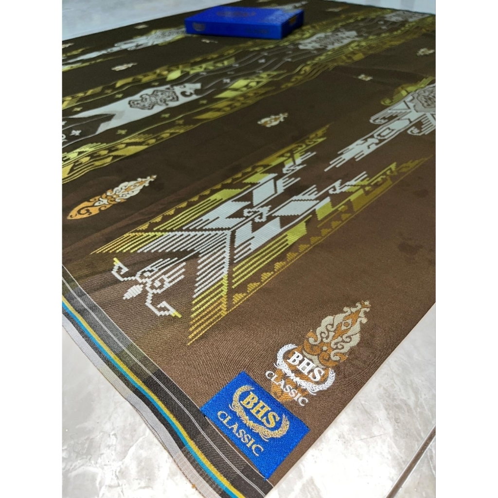 sarung BHS CLASSIC JACGUARD GOLD second like new 99%