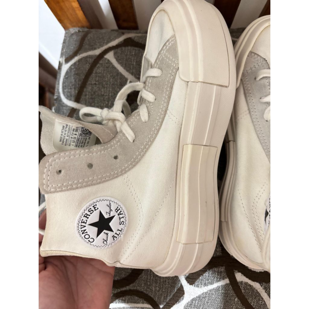 Preloved sepatu putih
