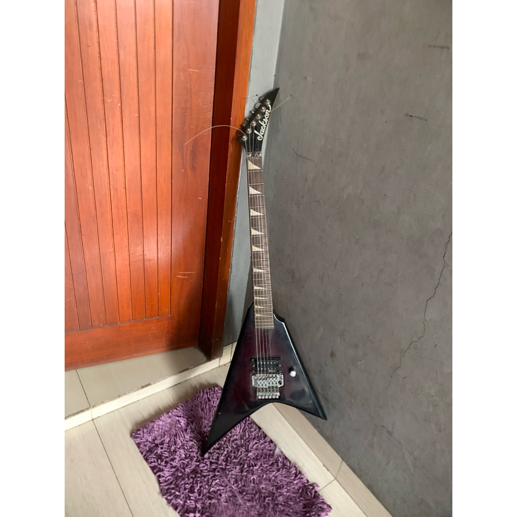 gitar Jackson Flying V 1 humbucker kondisi mulus