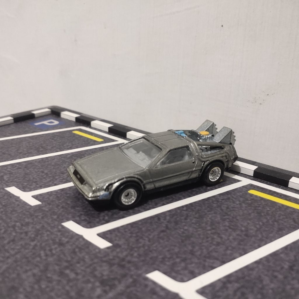 Hotwheels Back To The Future Time Machine Universal Studio