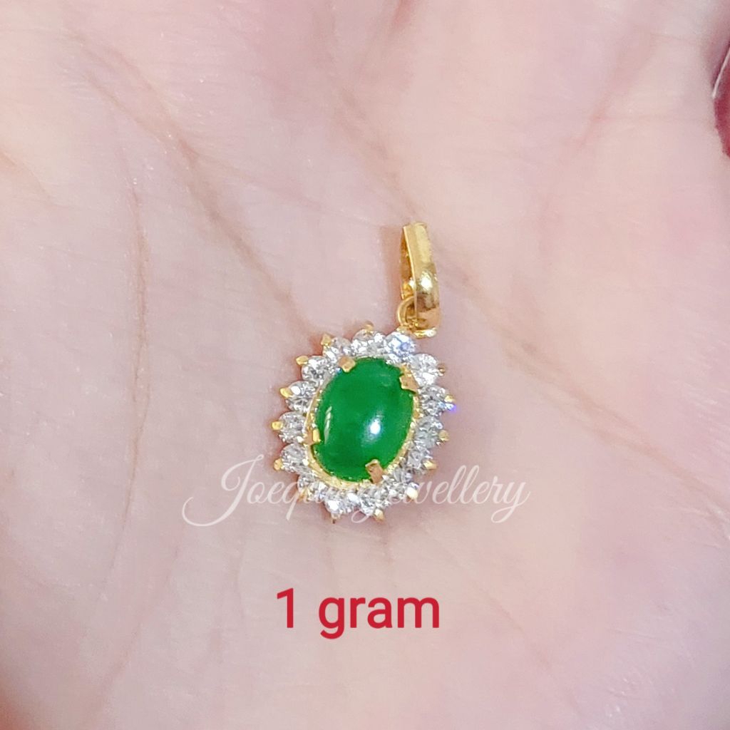 Liontin Giok Hijau permata
