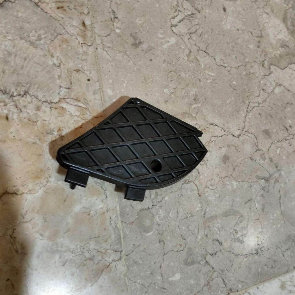 Grill bumper w210 sebelah kiri