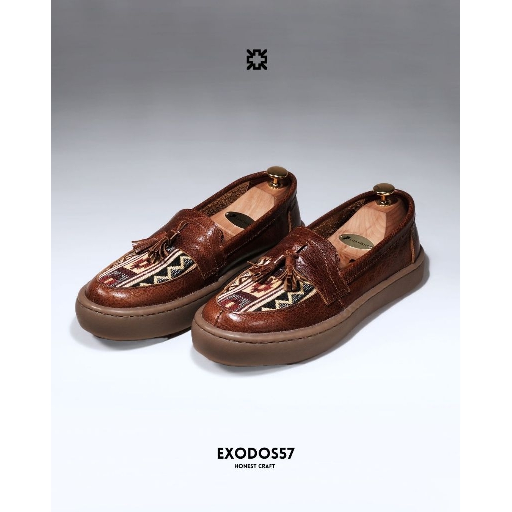 EXODOS57 - Sepatu Sneakers Kulit - NEW SINTUWU