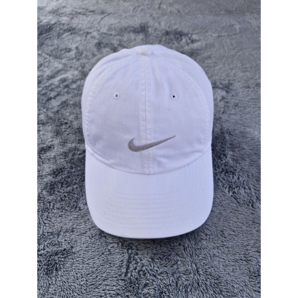Topi nike putih logo abu