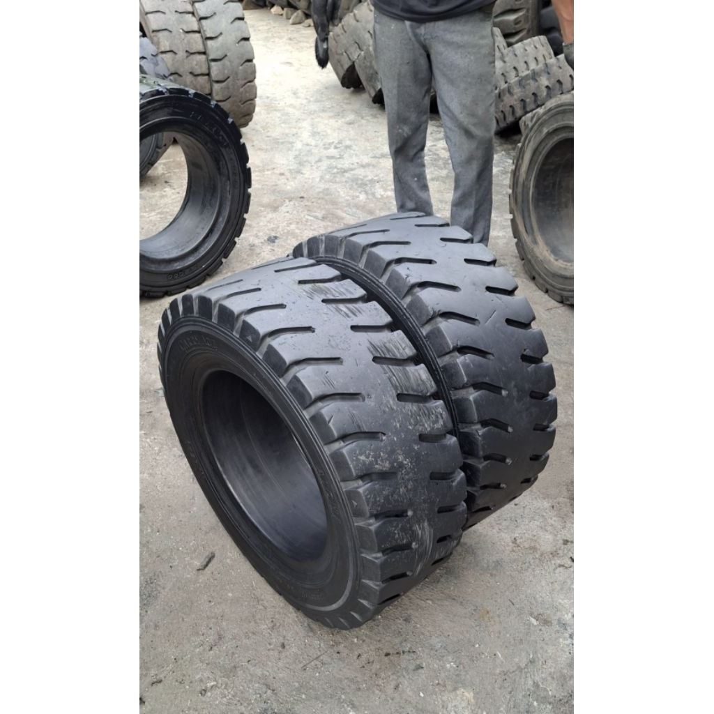 ban solid forklift 28×9-15 bekas